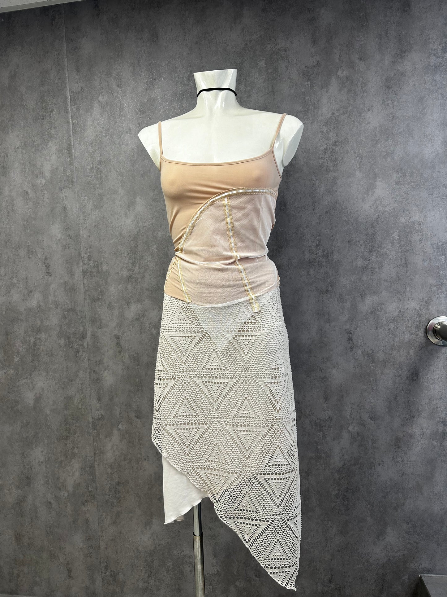 Y2K beige lace tank top