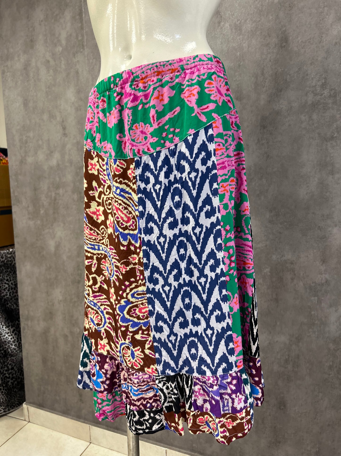 Patterned mesh skirt