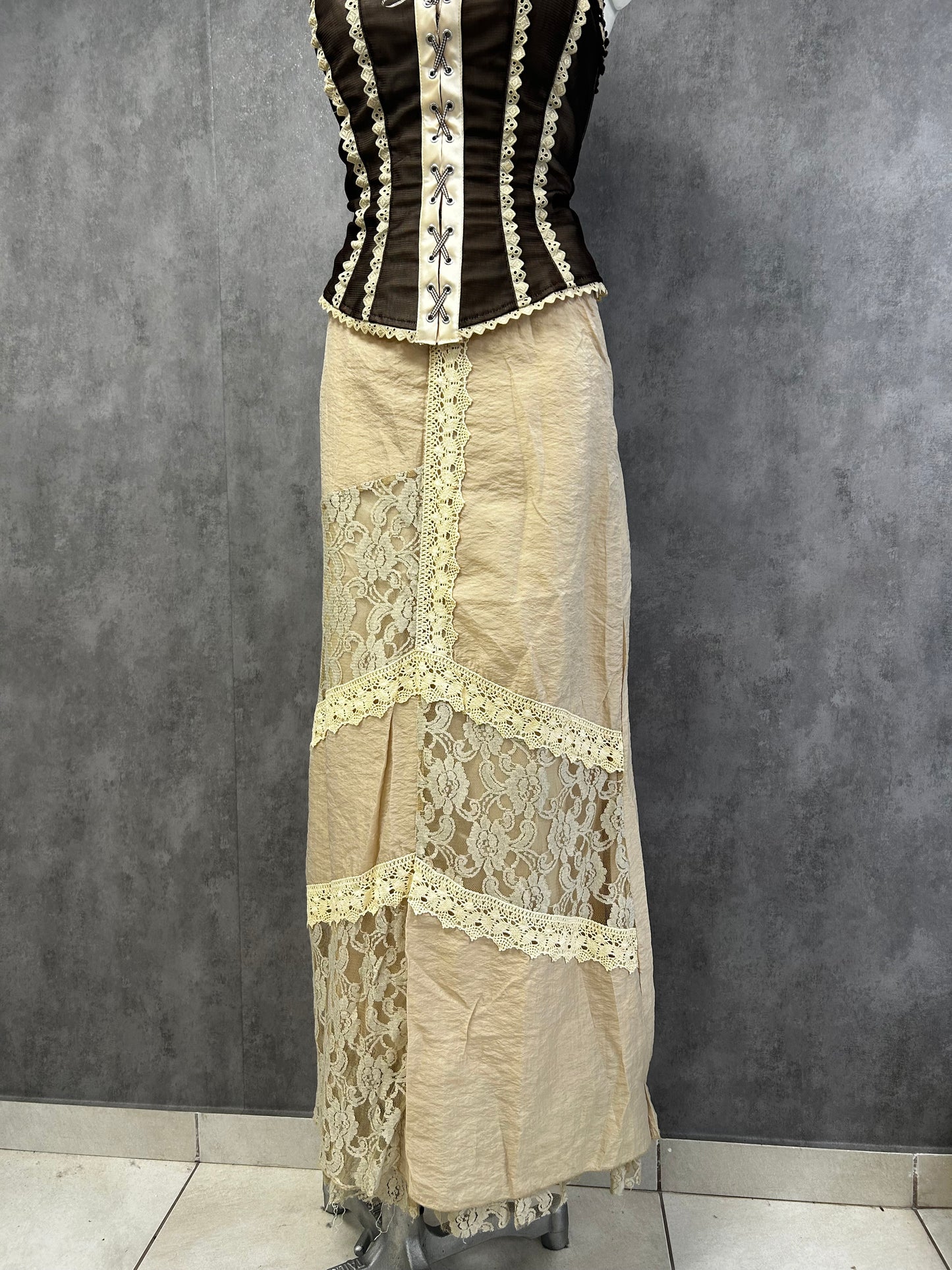 Zic zac maxi lace skirt