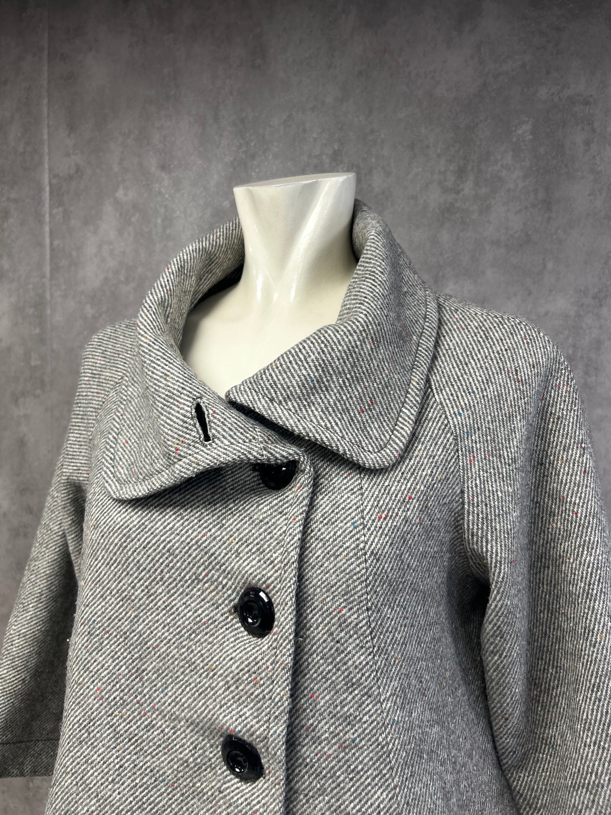 Grey coat with 3/4 sleeves
