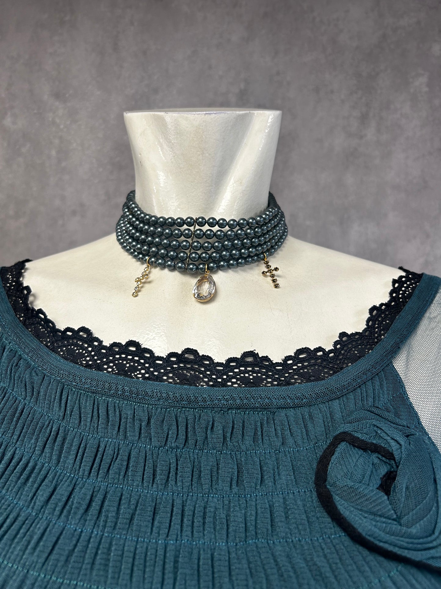 Vintage choker with cross