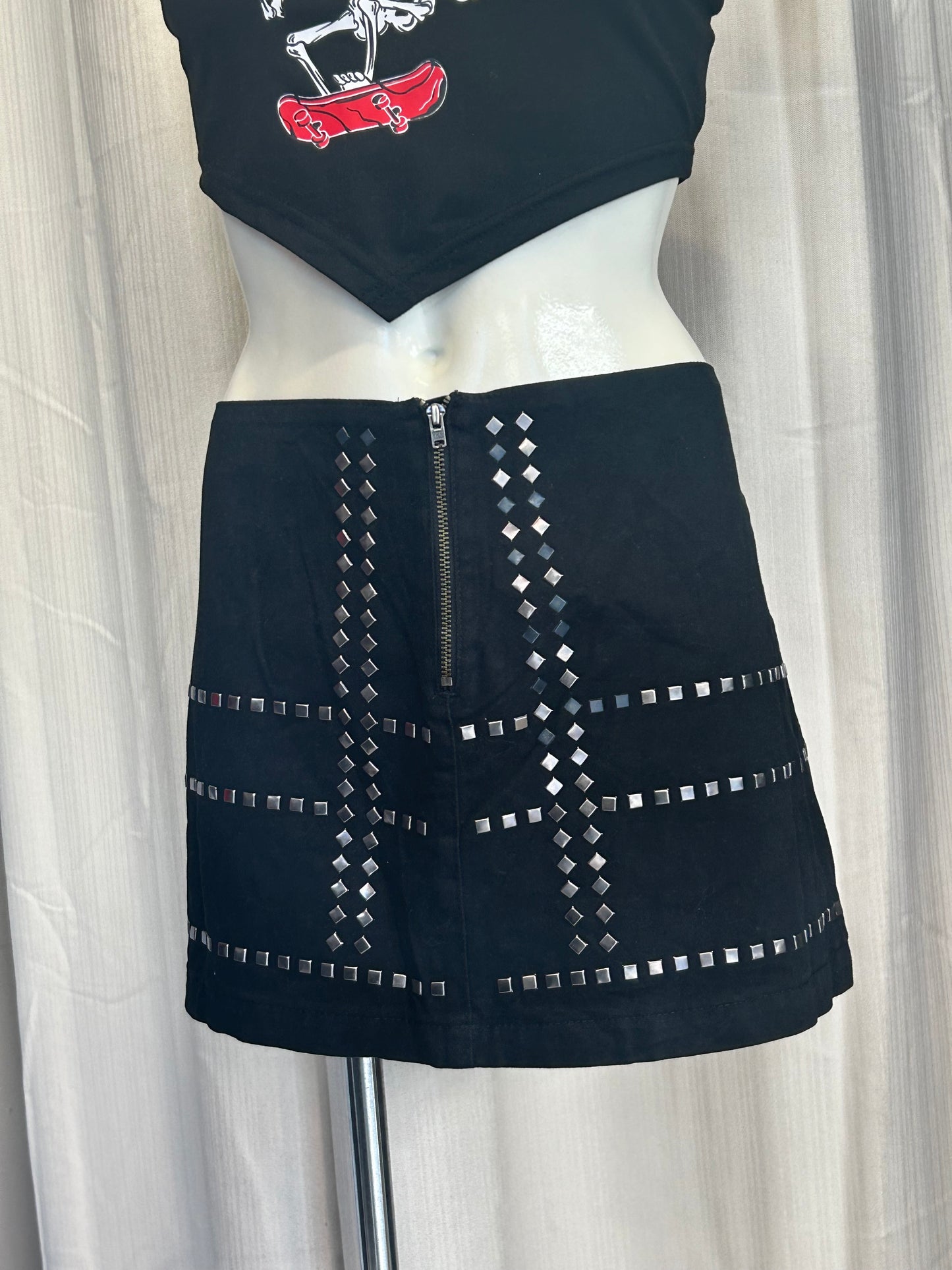 Mid-low rised skirt