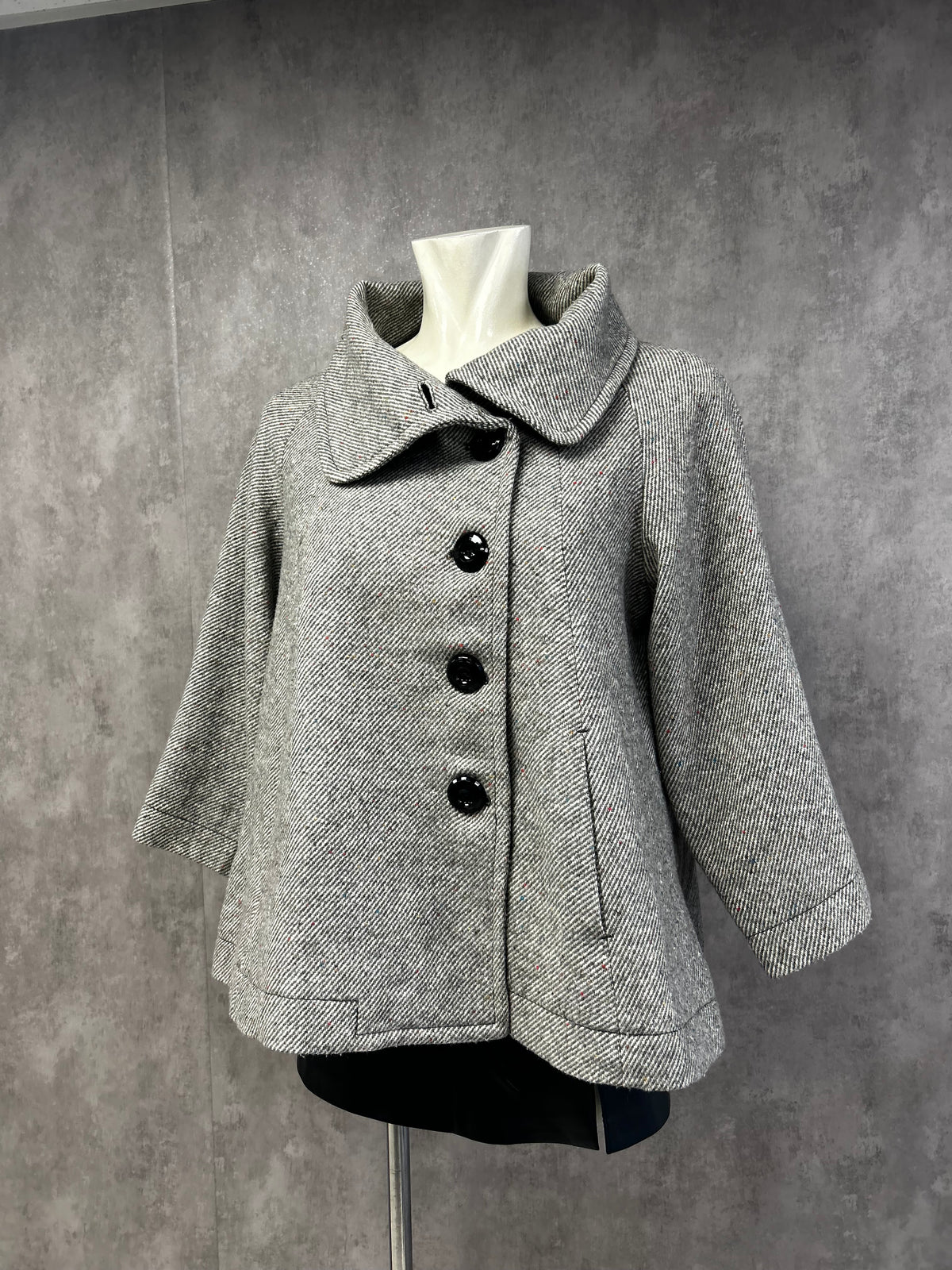 Grey coat with 3/4 sleeves