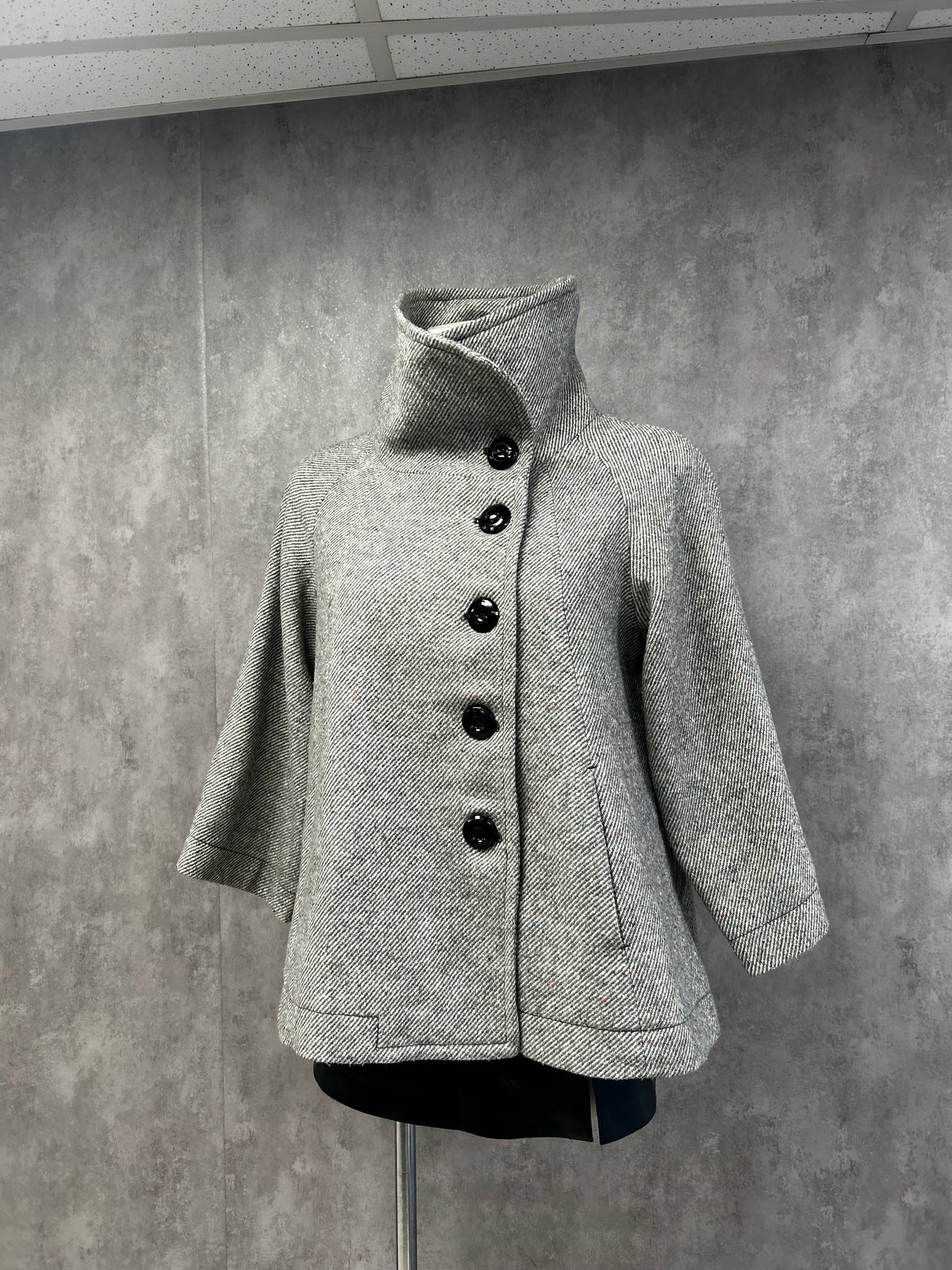 Grey coat with 3/4 sleeves