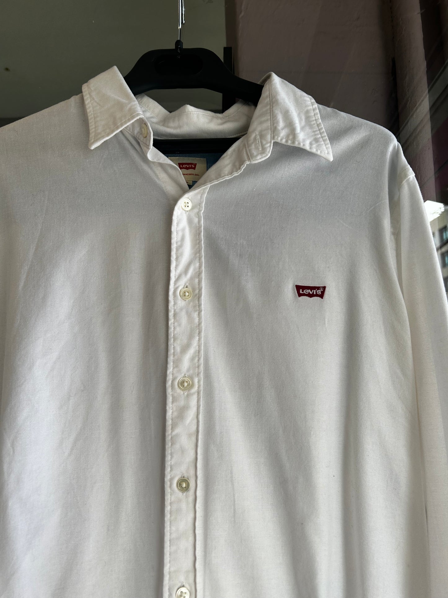Levi’s white shirt
