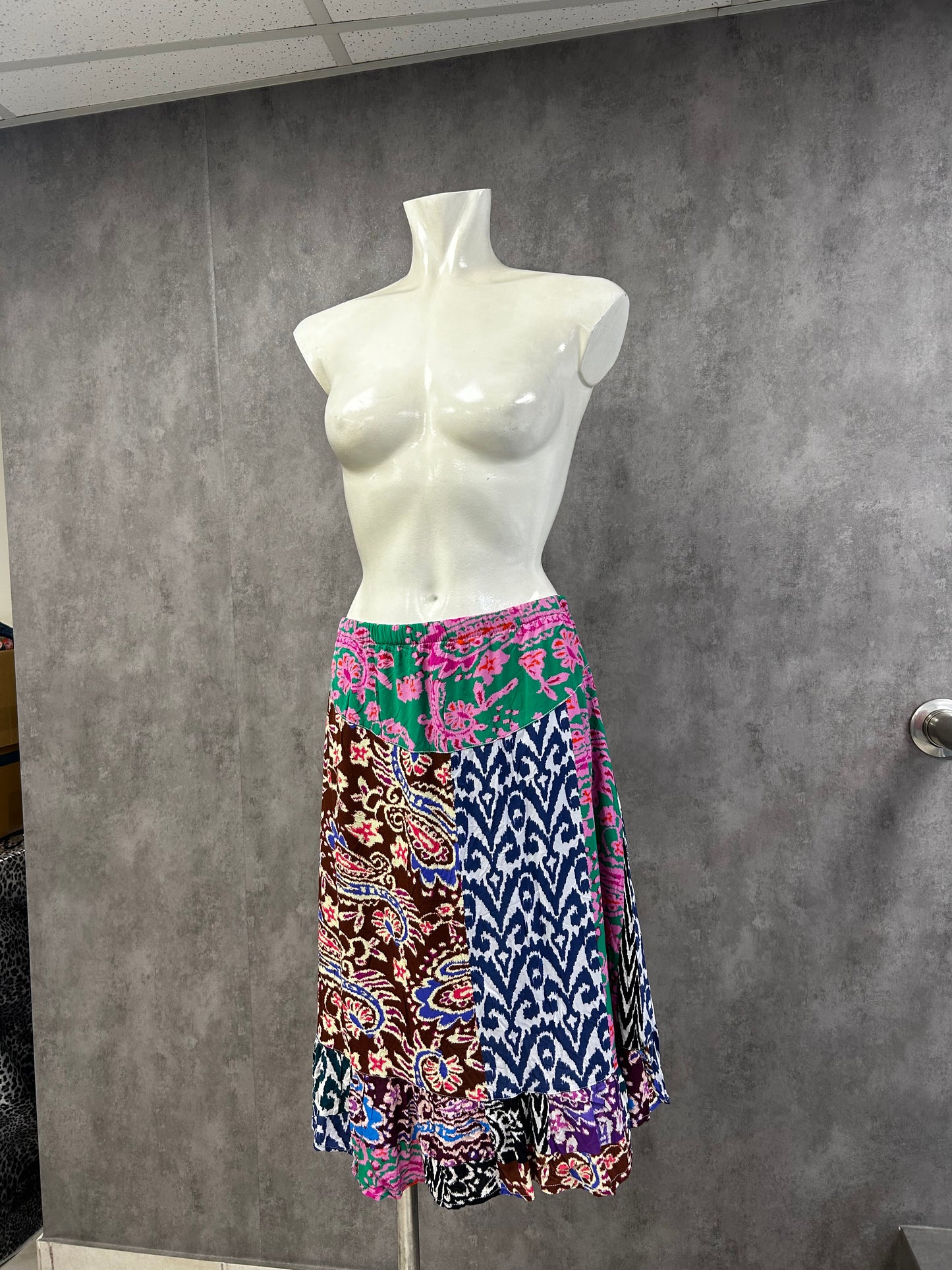 Patterned mesh skirt